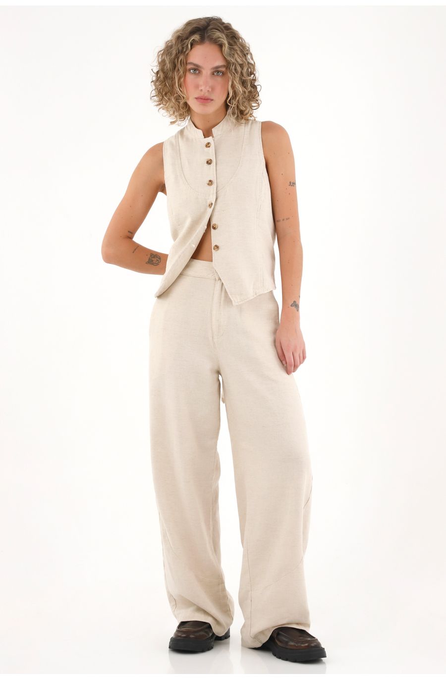 Pantalón con cortes en delantero crudo para mujer