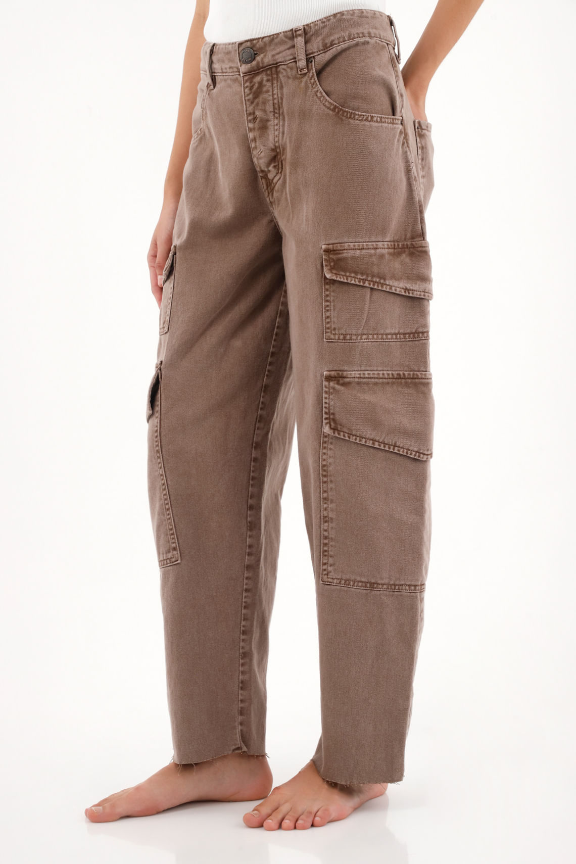 Pantalón Horseshoe con bolsillos cargo café para mujer