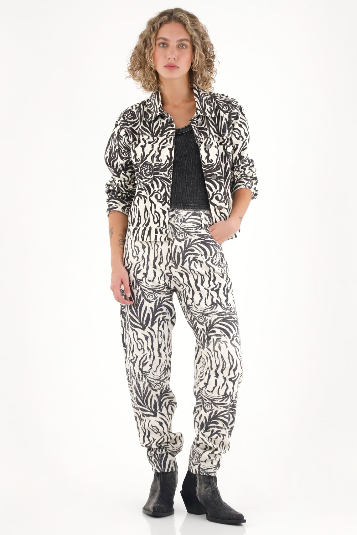 Jean Mom en dril estampado para mujer