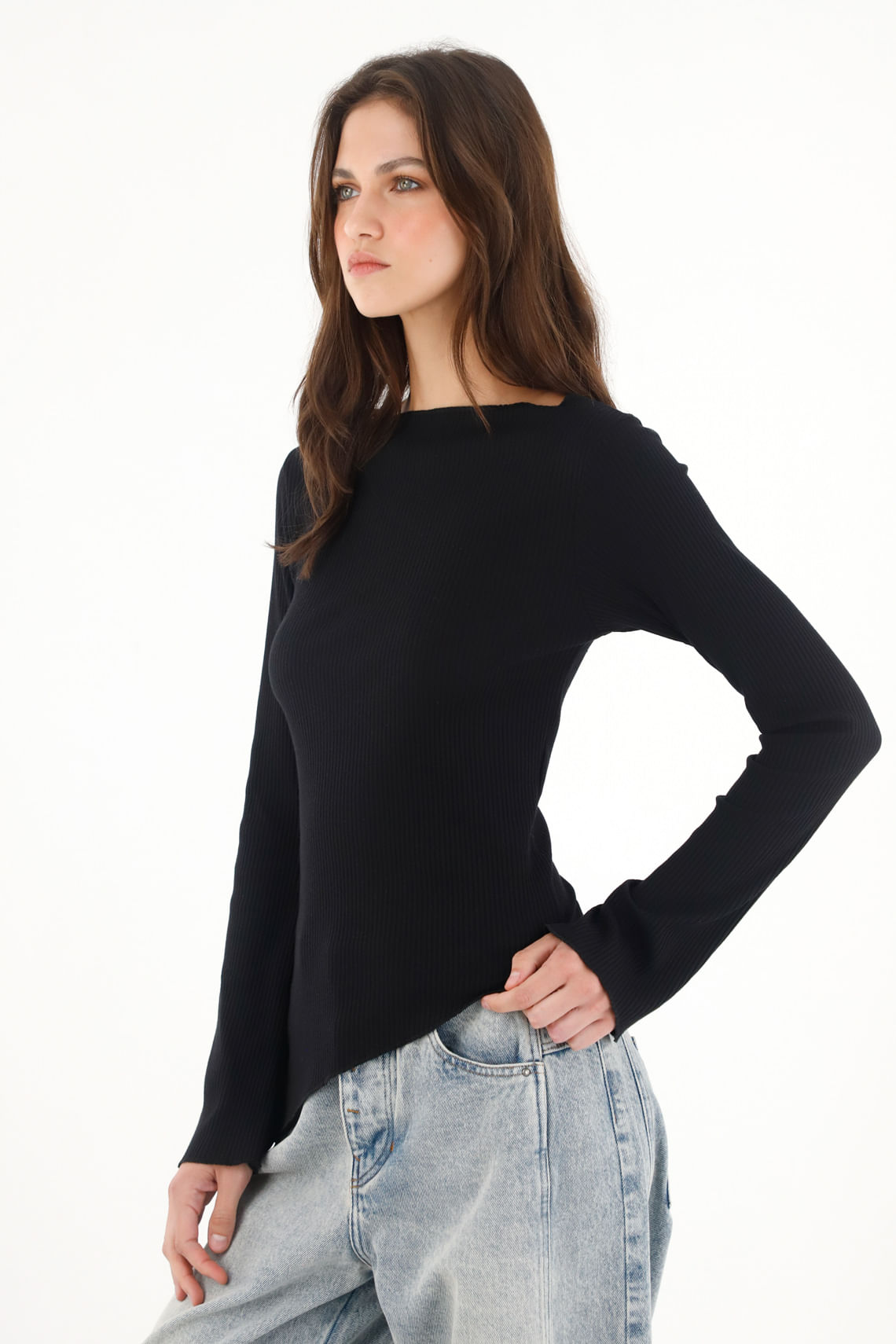 Camiseta manga larga acampanada negra para mujer