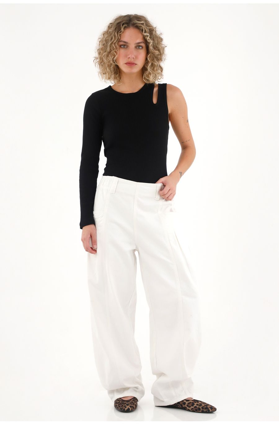 Jean Balloon con cortes decorativos crudo para mujer