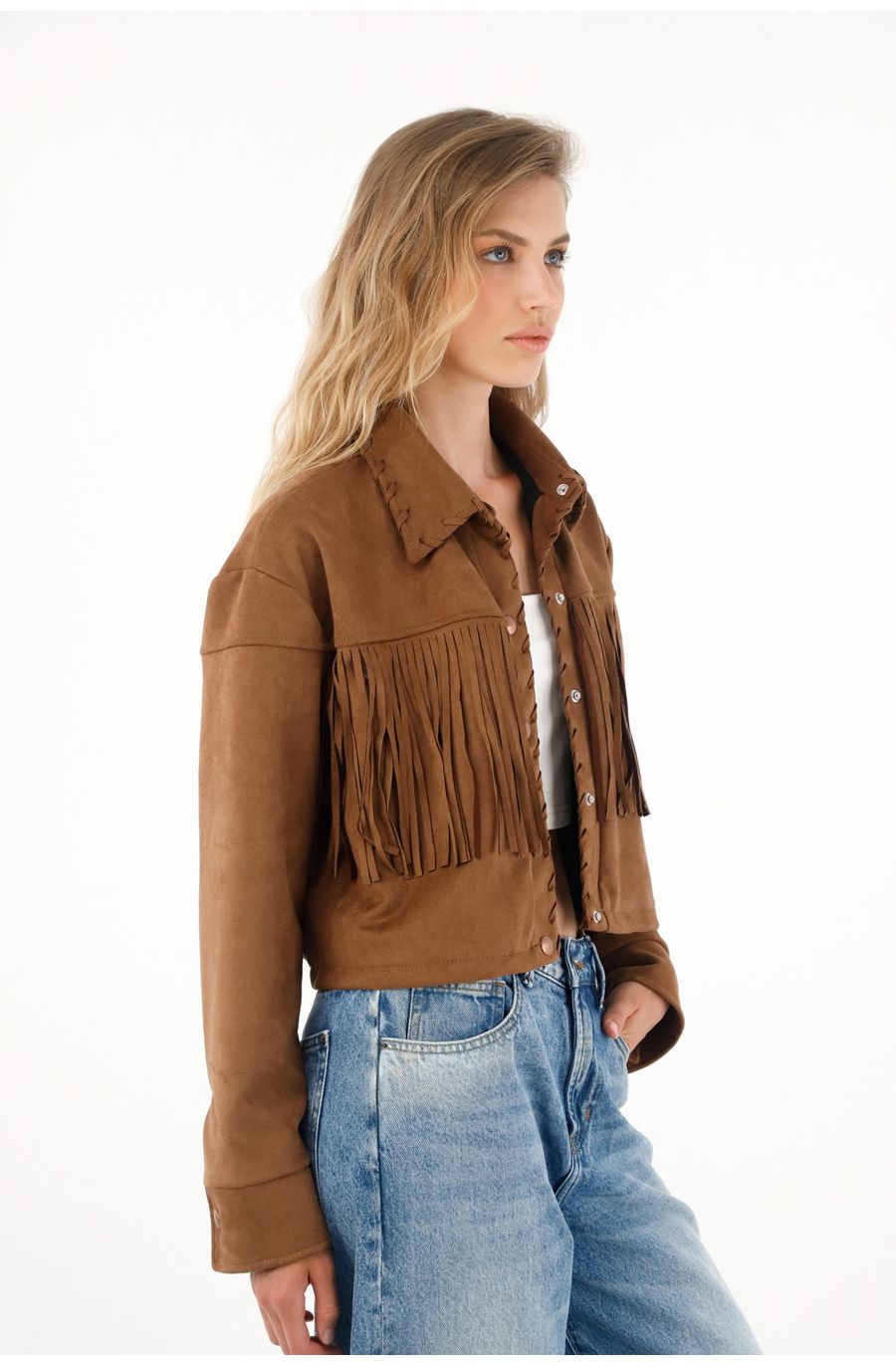 Chaqueta café en suede con flecos para mujer