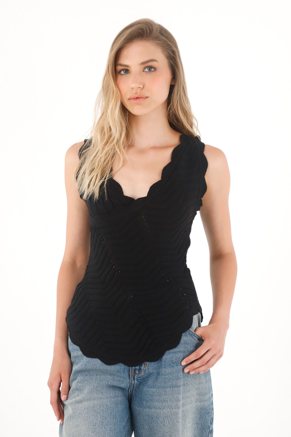 Camisa negra tejida diseño cruzado para mujer