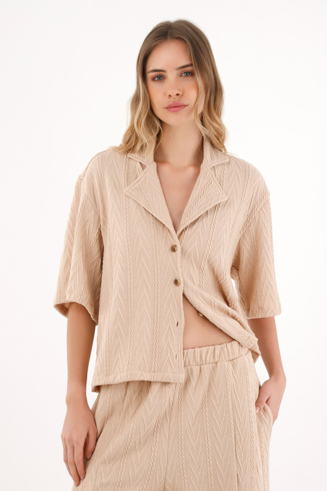 Camisa manga corta tejida café para mujer