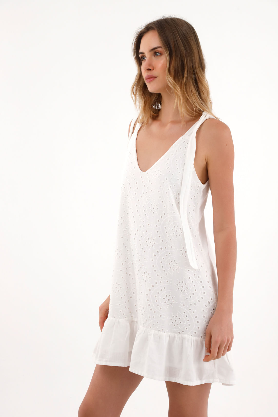 Vestido corto en ojalillo de tiras crudo para mujer