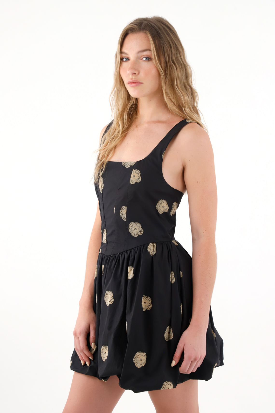 Vestido corto con falda tipo globo y flores en relieve para mujer