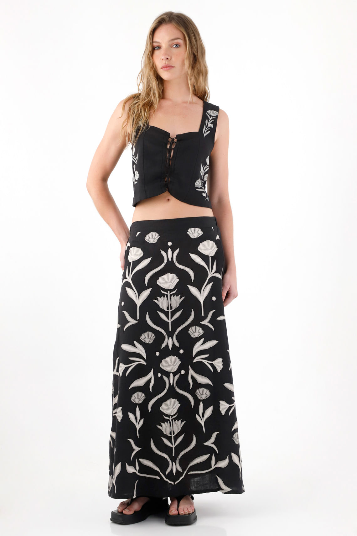 Falda larga en lino 100% con bordados para mujer