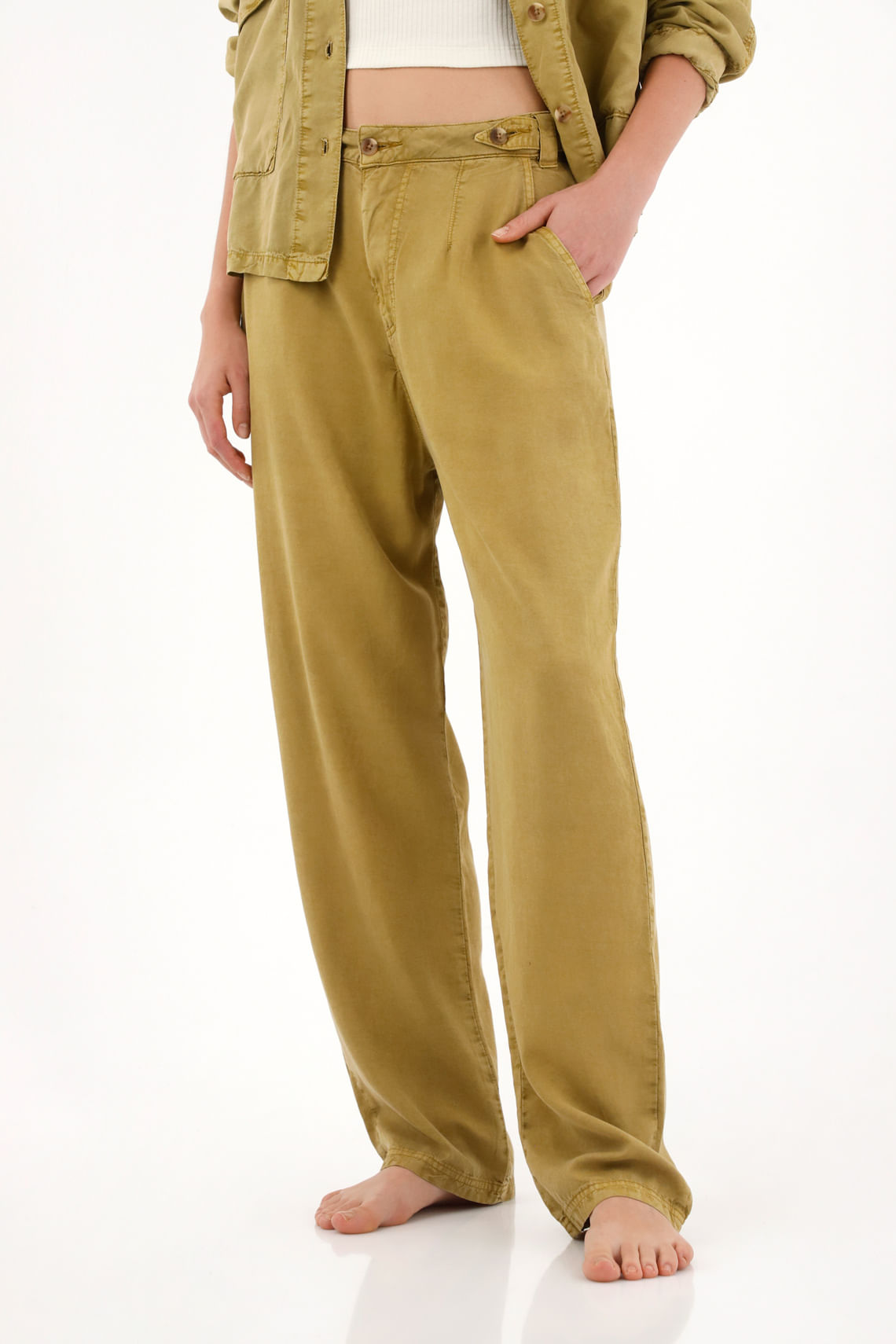 Pantalón tiro alto con teñido overdye verde para mujer