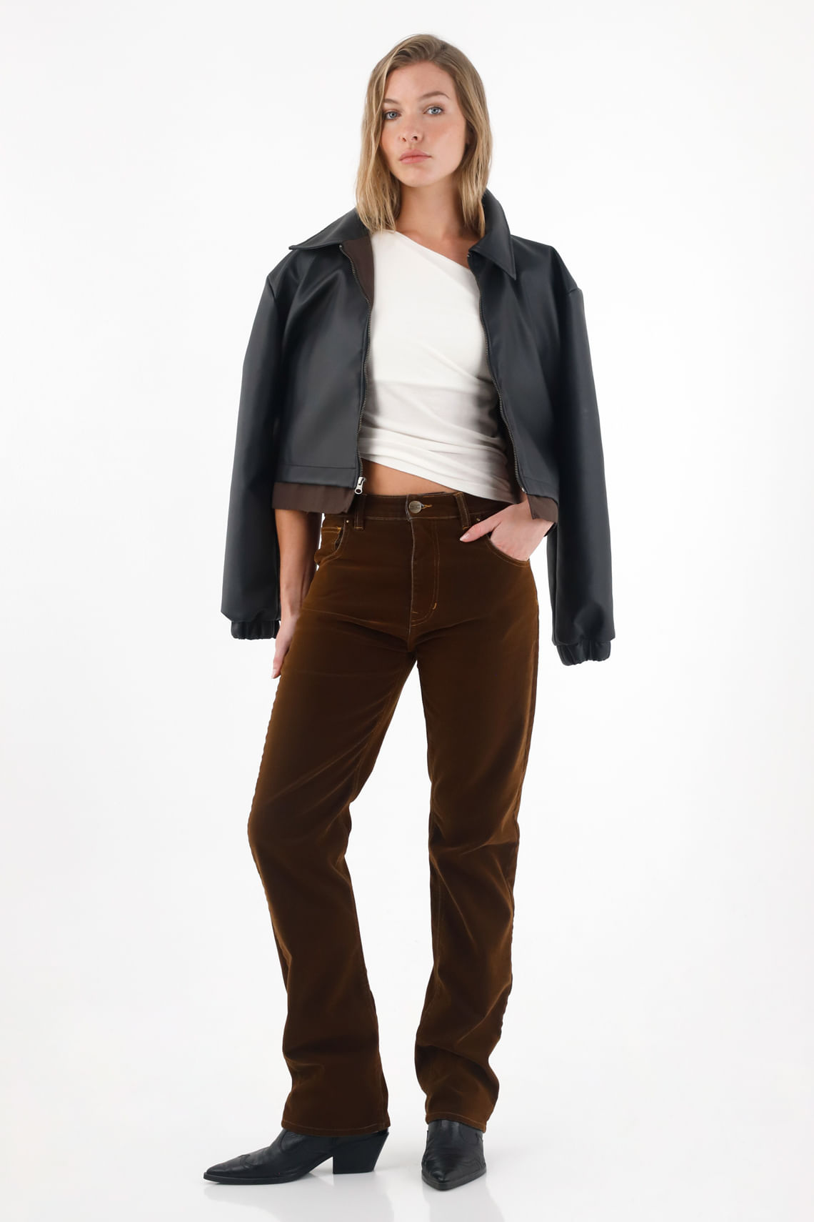 Jean Recto de tiro medio en velvet café para mujer