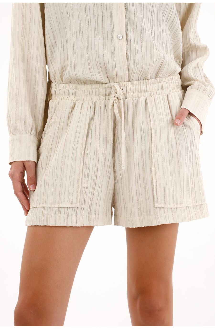 Short con pretina elástica y textura gris para mujer