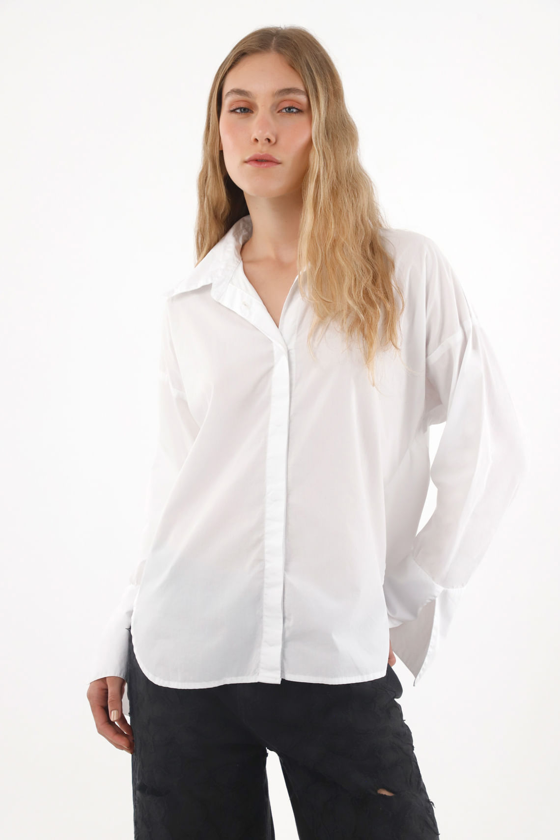 Camisa manga larga oversized blanca para mujer