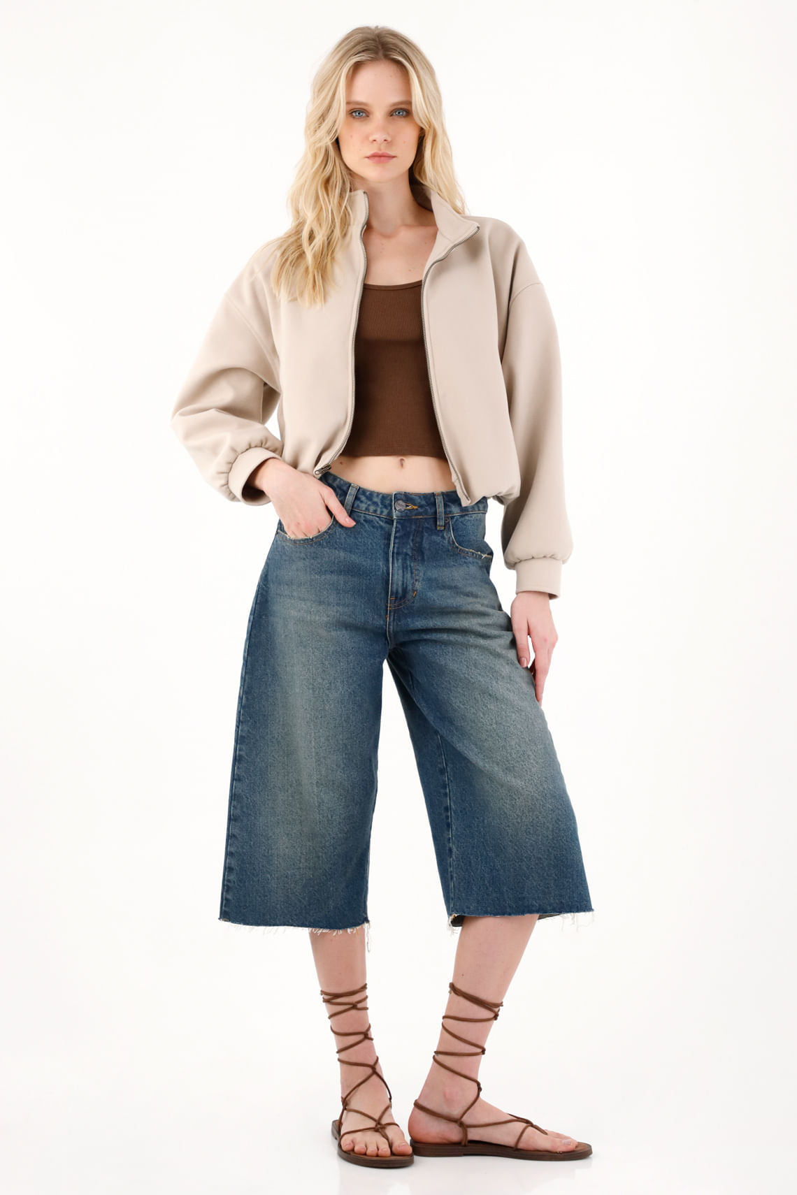 Bermuda en denim con ruedo al corte azul para mujer