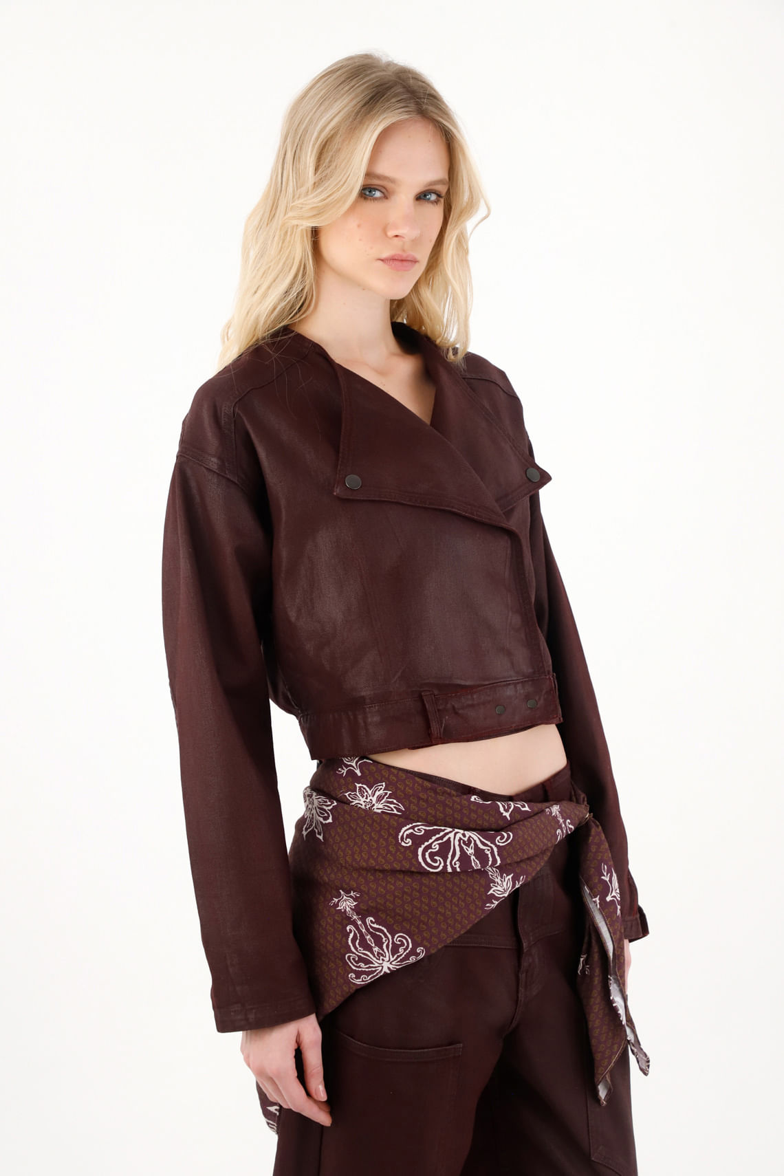 Abrigo crop con solapas rojo para mujer
