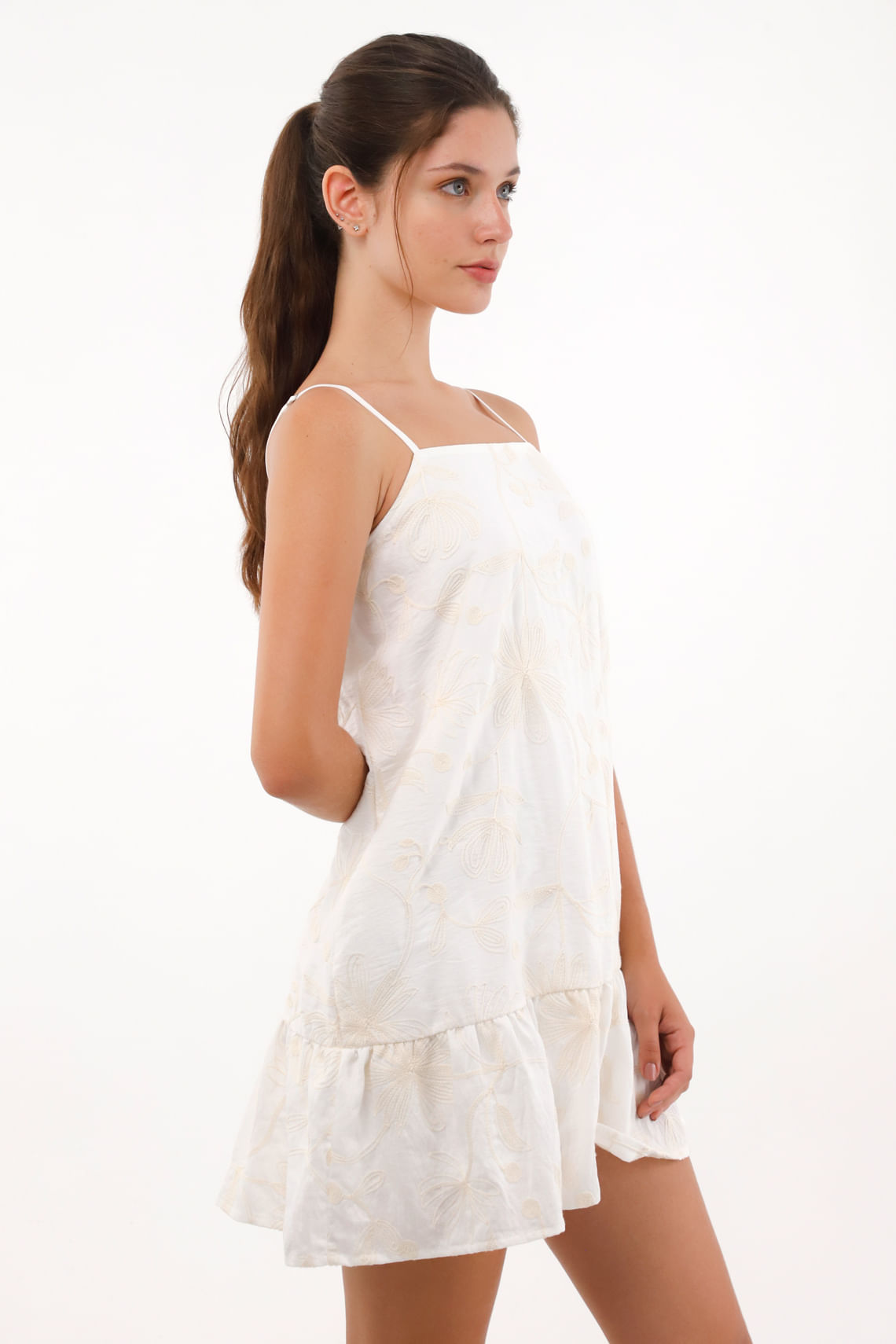 Vestido corto en tela bordada crudo para mujer