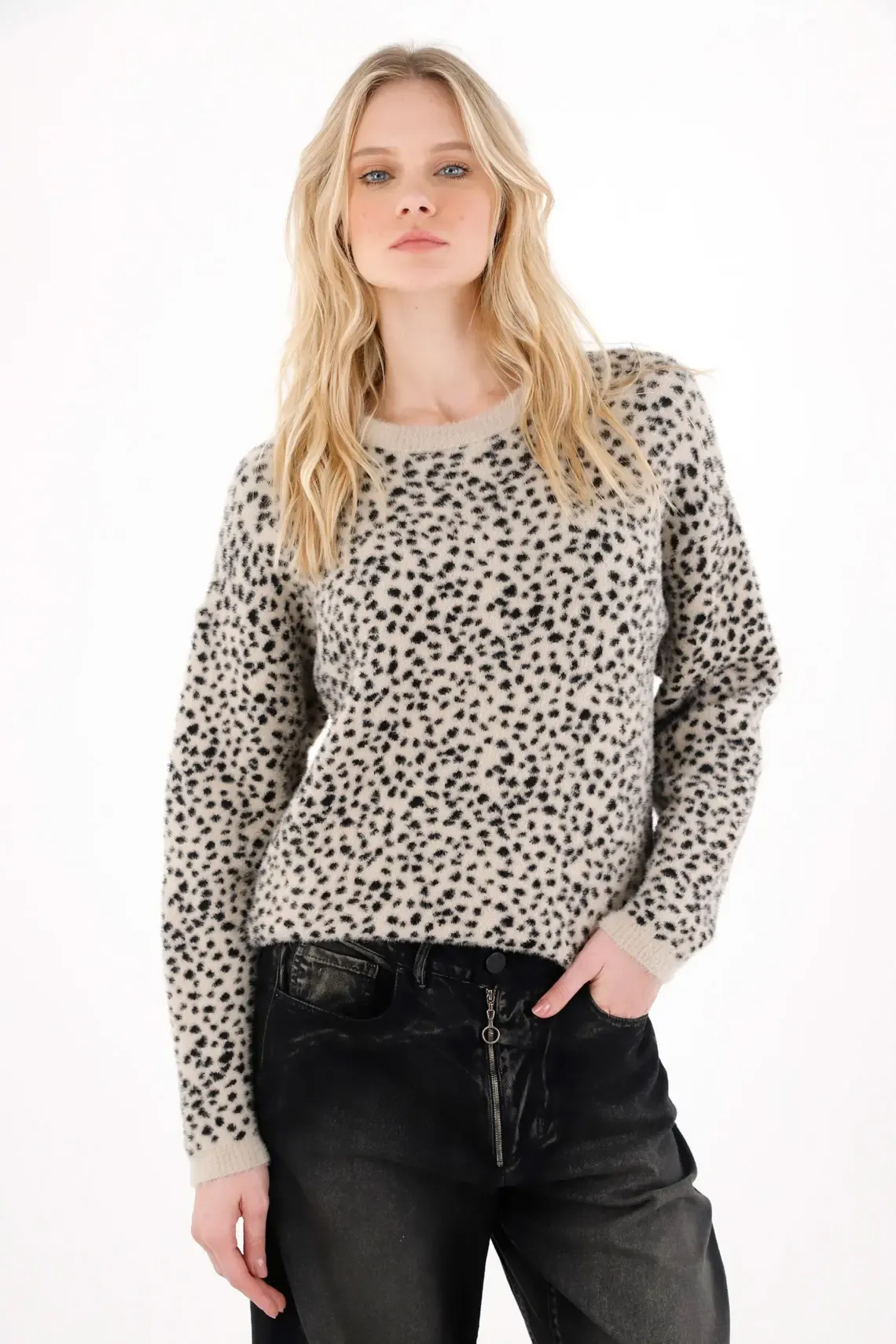 Buzo tejido afelpado animal print para mujer