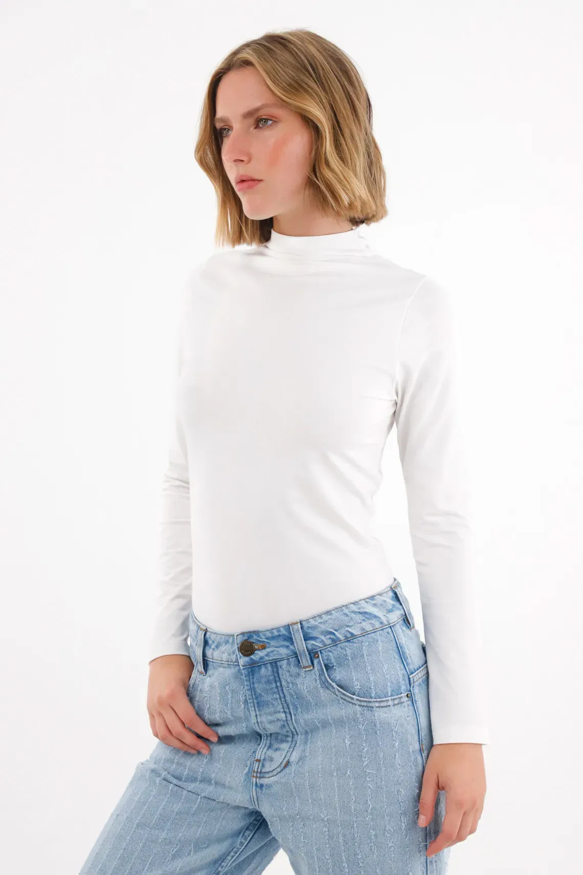 Camiseta manga larga cuello tortuga crudo para mujer