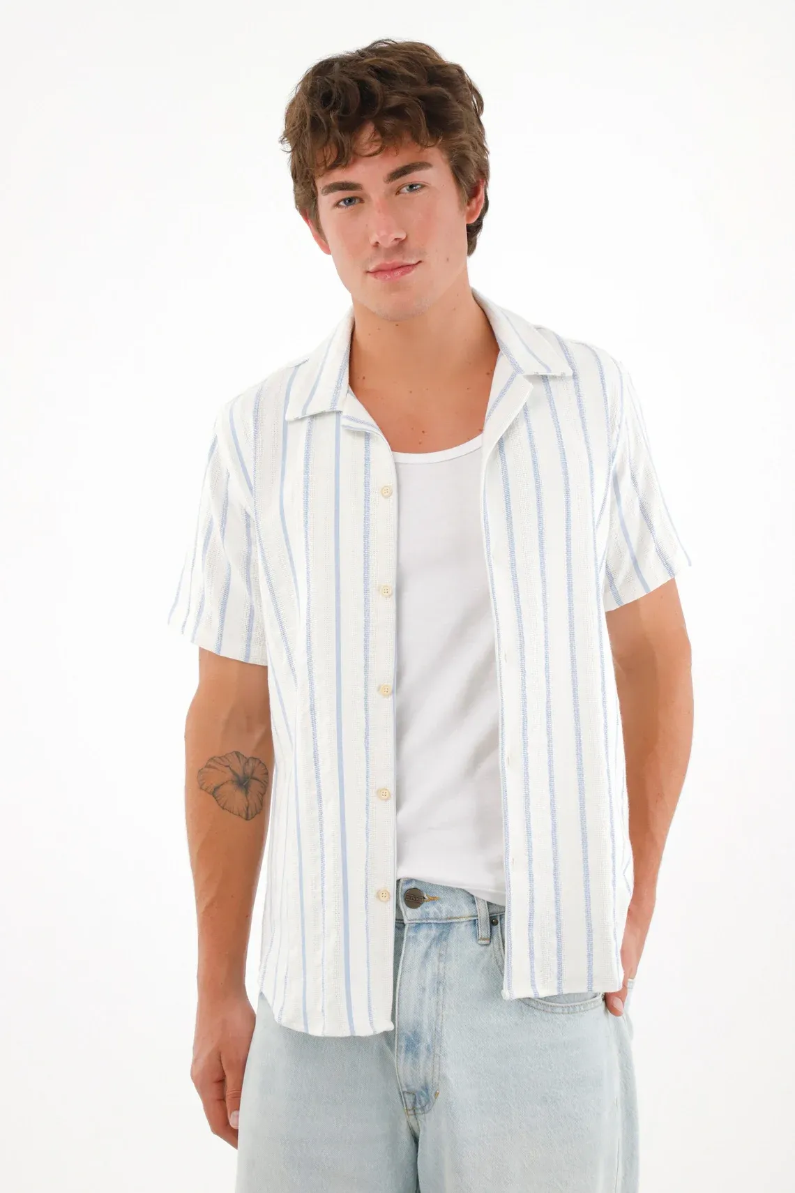 Camisa de manga corta y diseño a rayas crudo para hombre