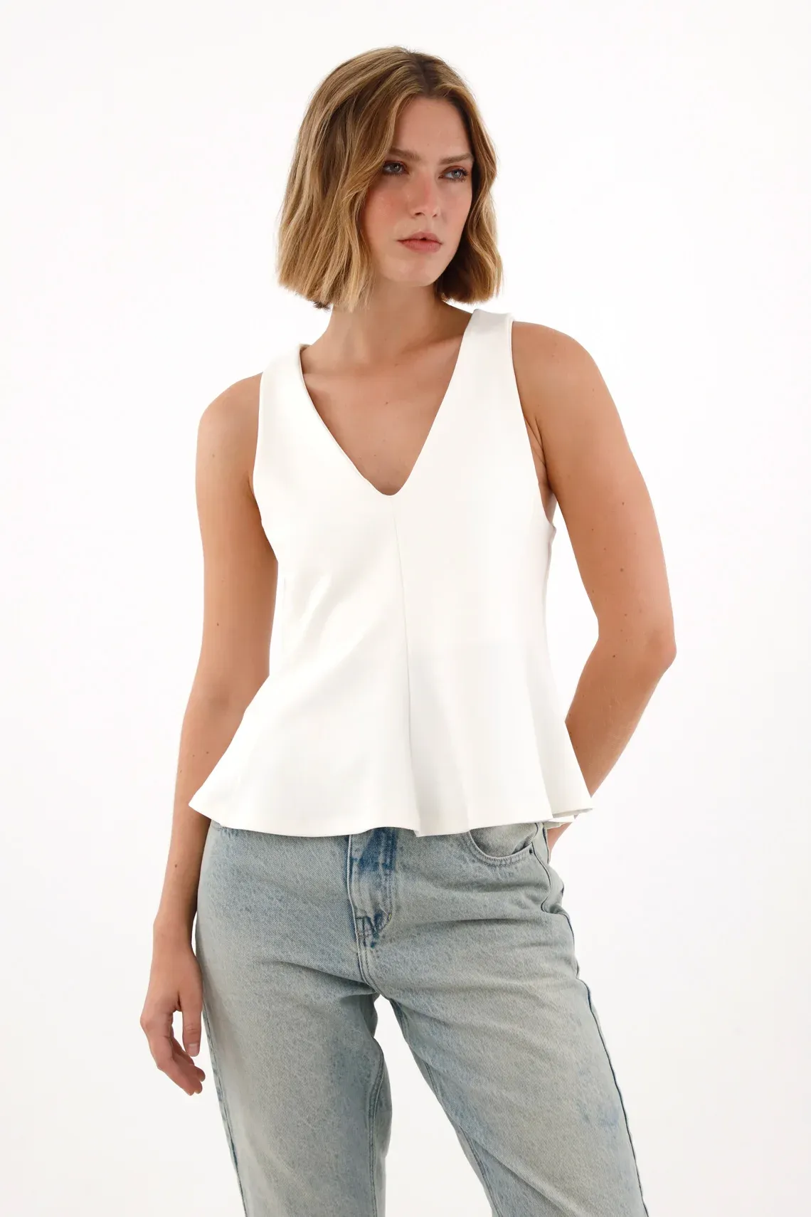 Camisa con escote en V crudo para mujer