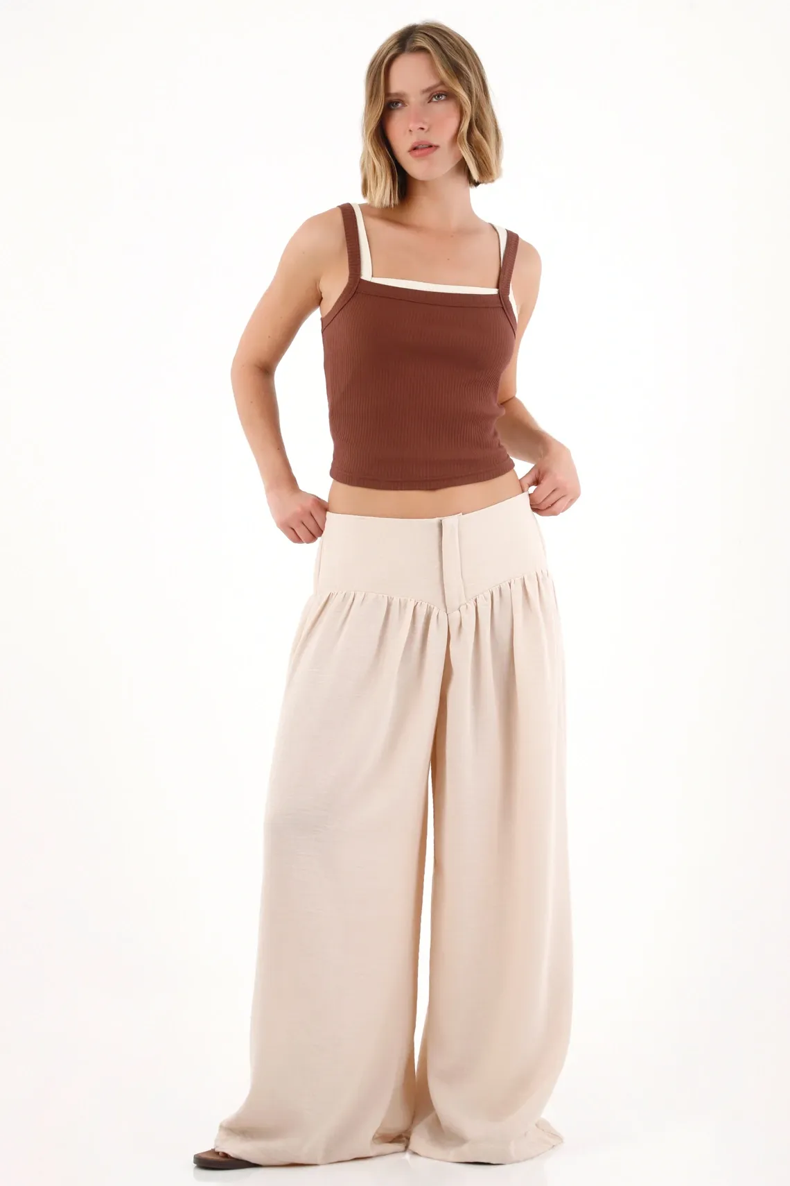 Pantalón Palazzo en tejido liviano café para mujer