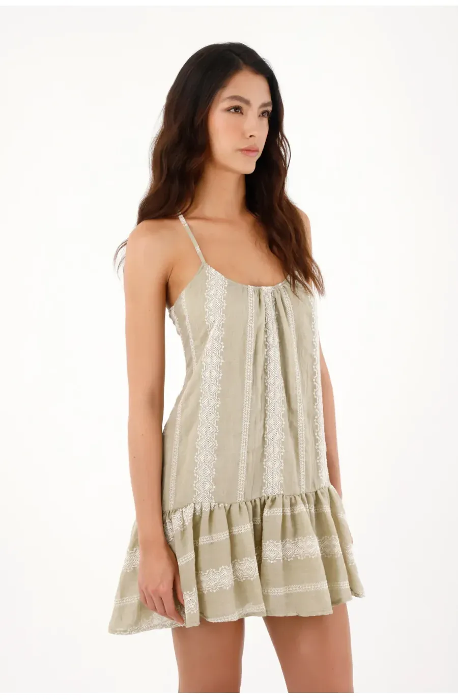 Vestido corto con detalles bordados para mujer