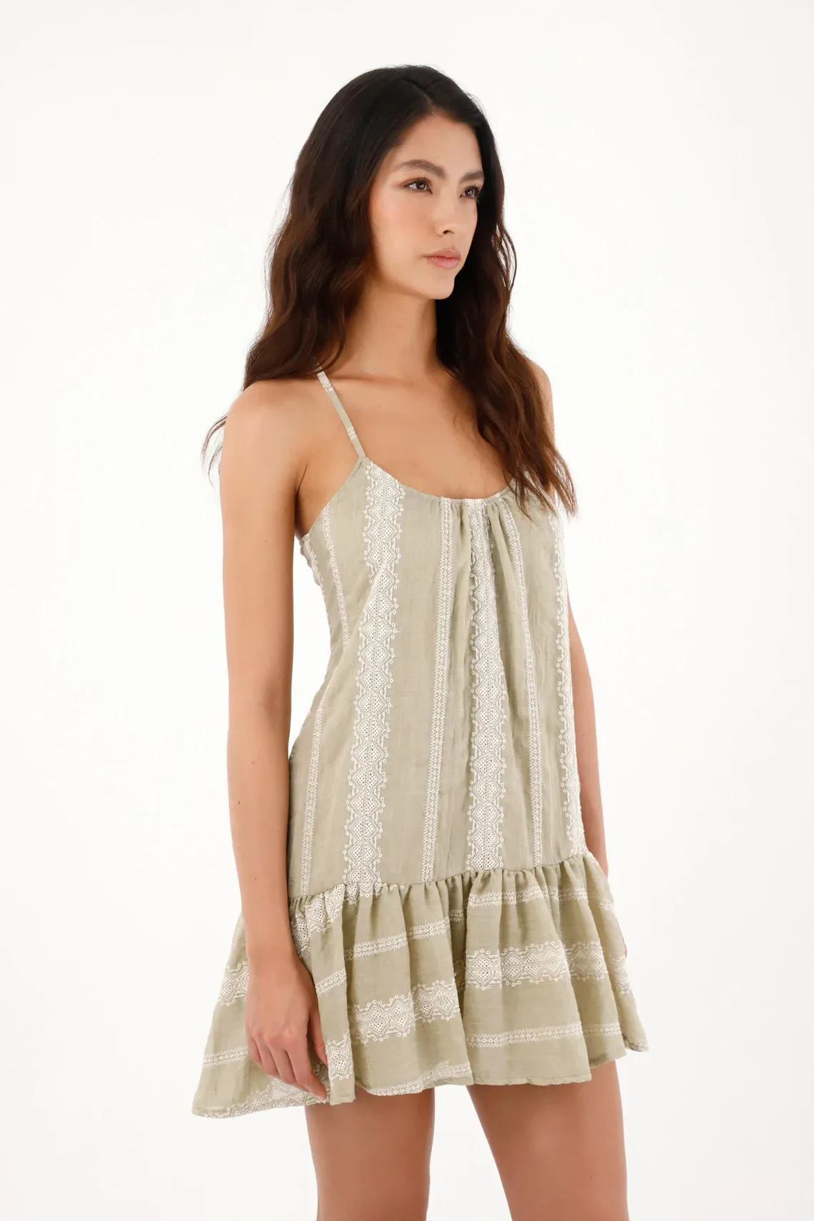 Vestido corto con detalles bordados para mujer