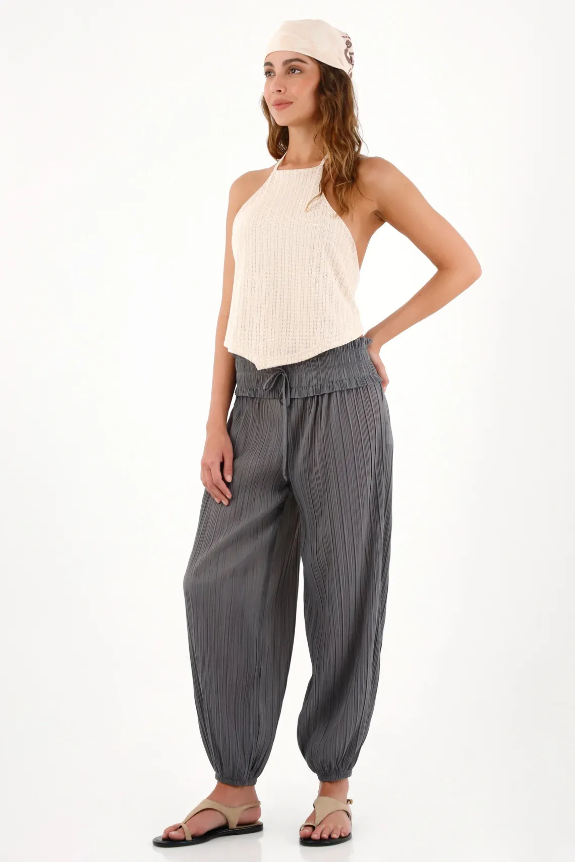 Pantalón Jogger con textura plisada gris para mujer