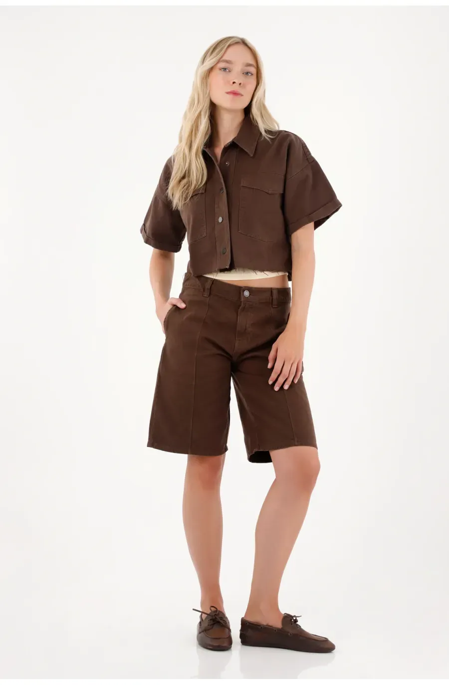 Bermuda en bull denim café para mujer