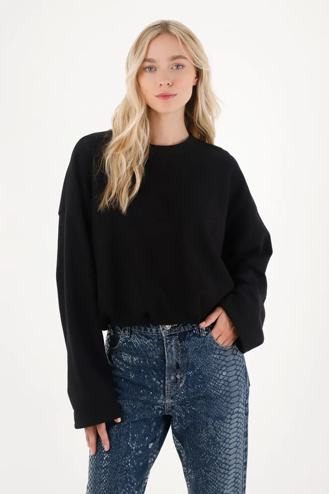 Buzo cerrado negro para mujer