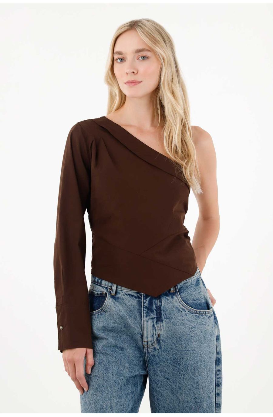 Camisa de un solo hombro café para mujer