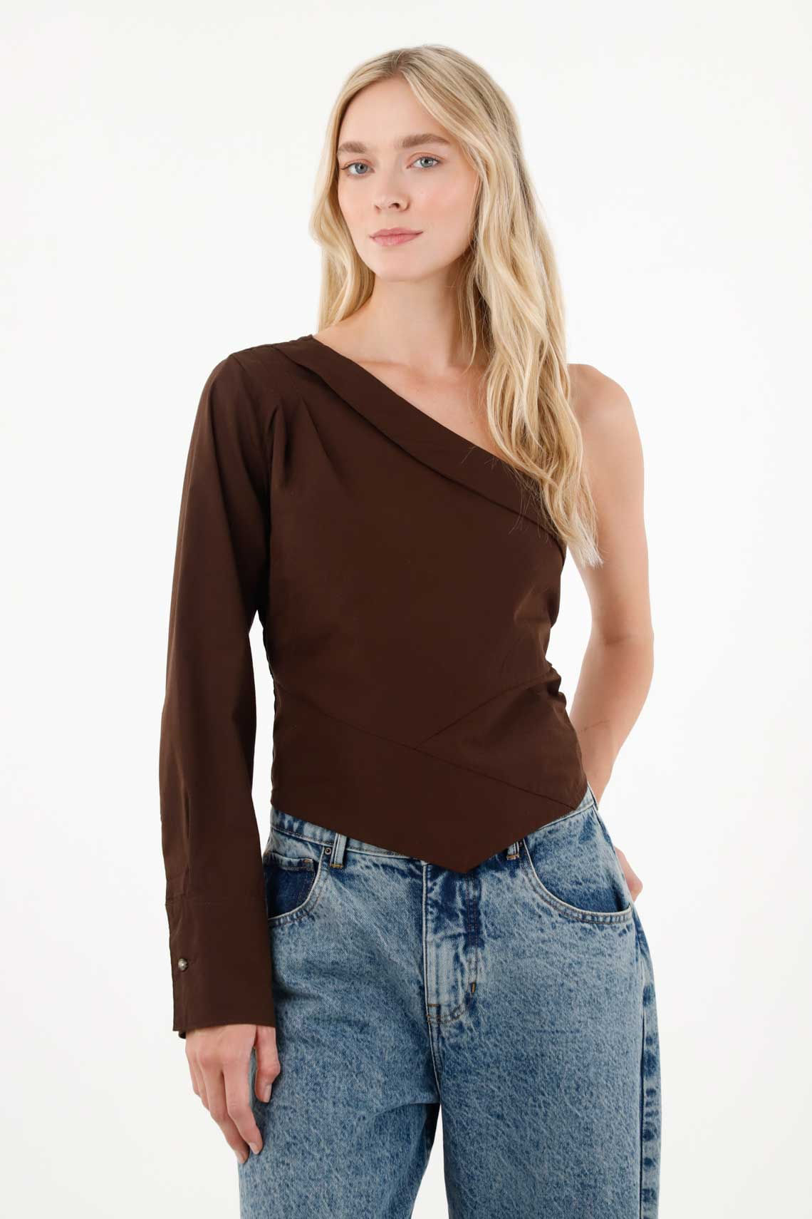 Camisa de un solo hombro café para mujer