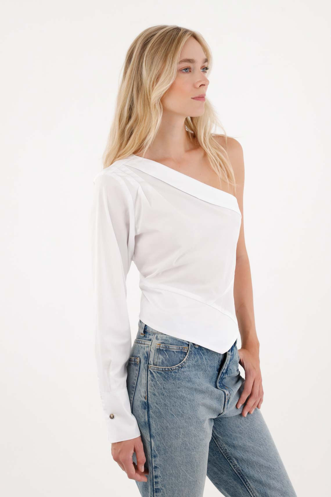 Camisa de un solo hombro blanca para mujer