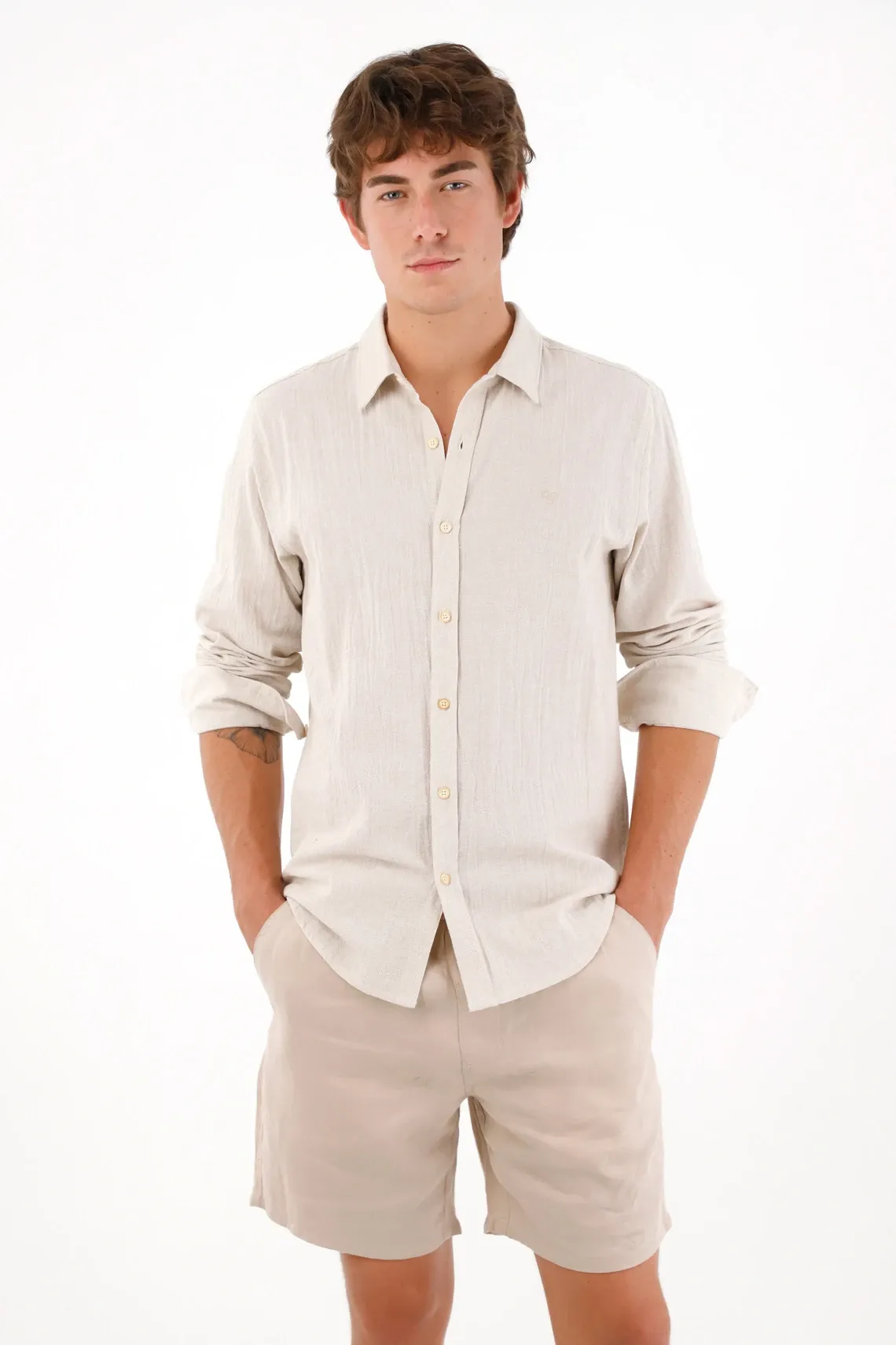 Bermuda en lino con bolsillos diagonales café para hombre