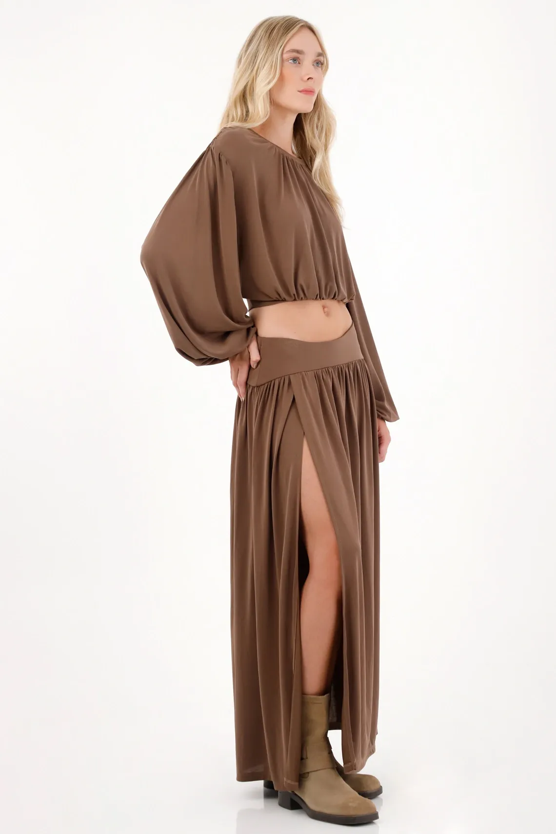 Camiseta manga larga con volumen café para mujer