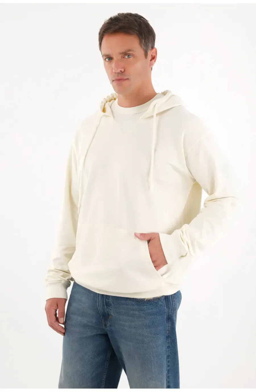 Buzo tipo hoodie con capucha crudo para hombre