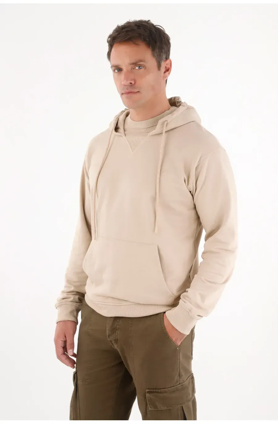 Buzo tipo hoodie con capucha café para hombre