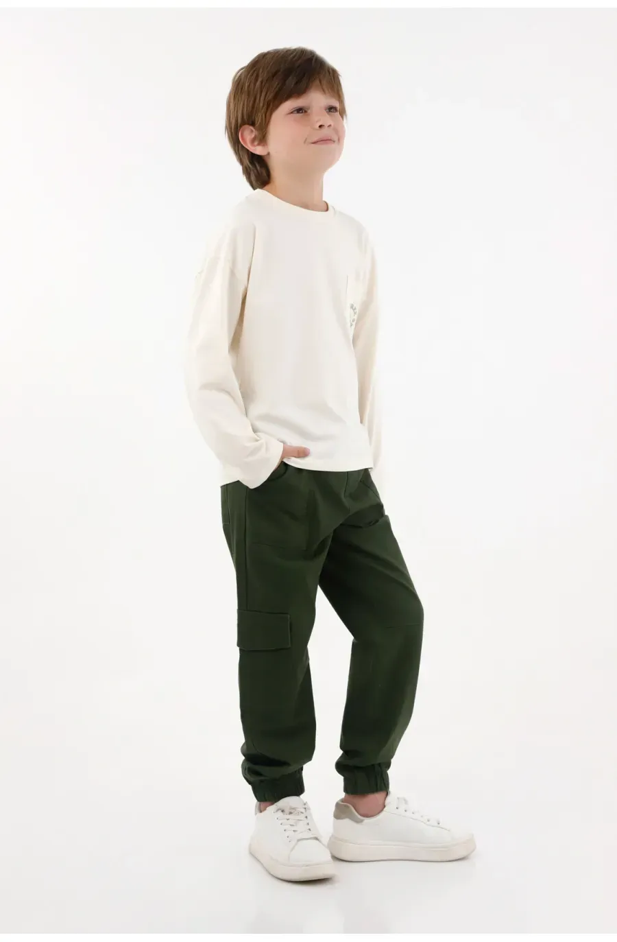 Pantalón jogger en dril verde para niño