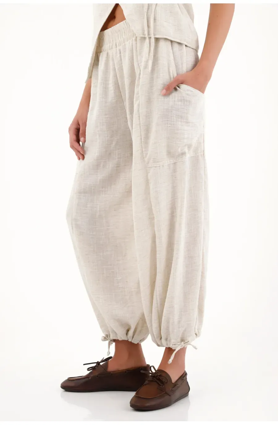 Pantalón tipo jogger gris para mujer