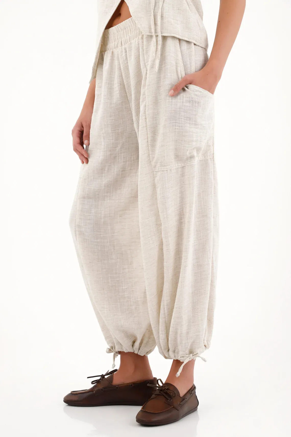 Pantalón tipo jogger gris para mujer