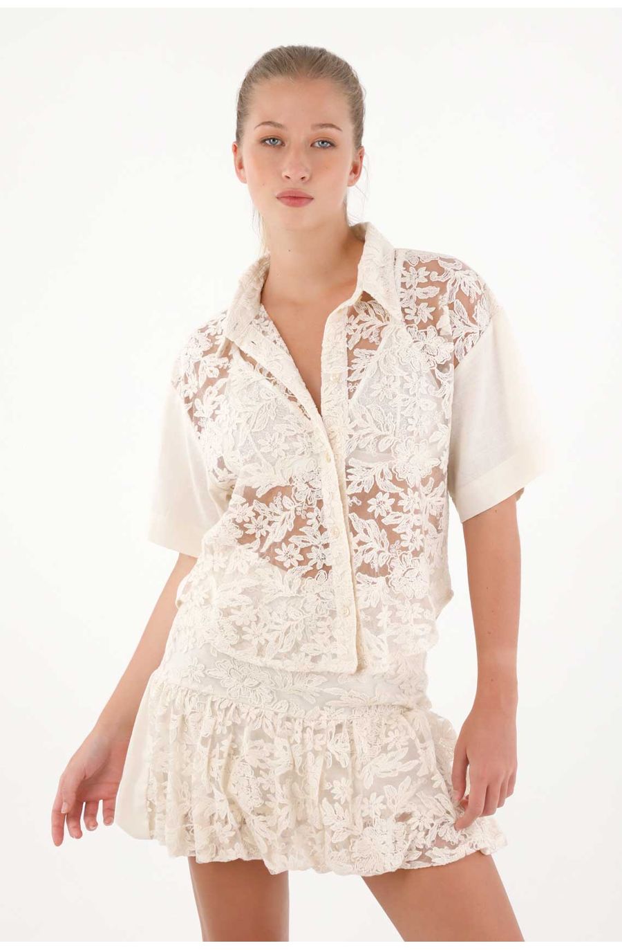 Camisa manga corta con bordado y transparencias para mujer