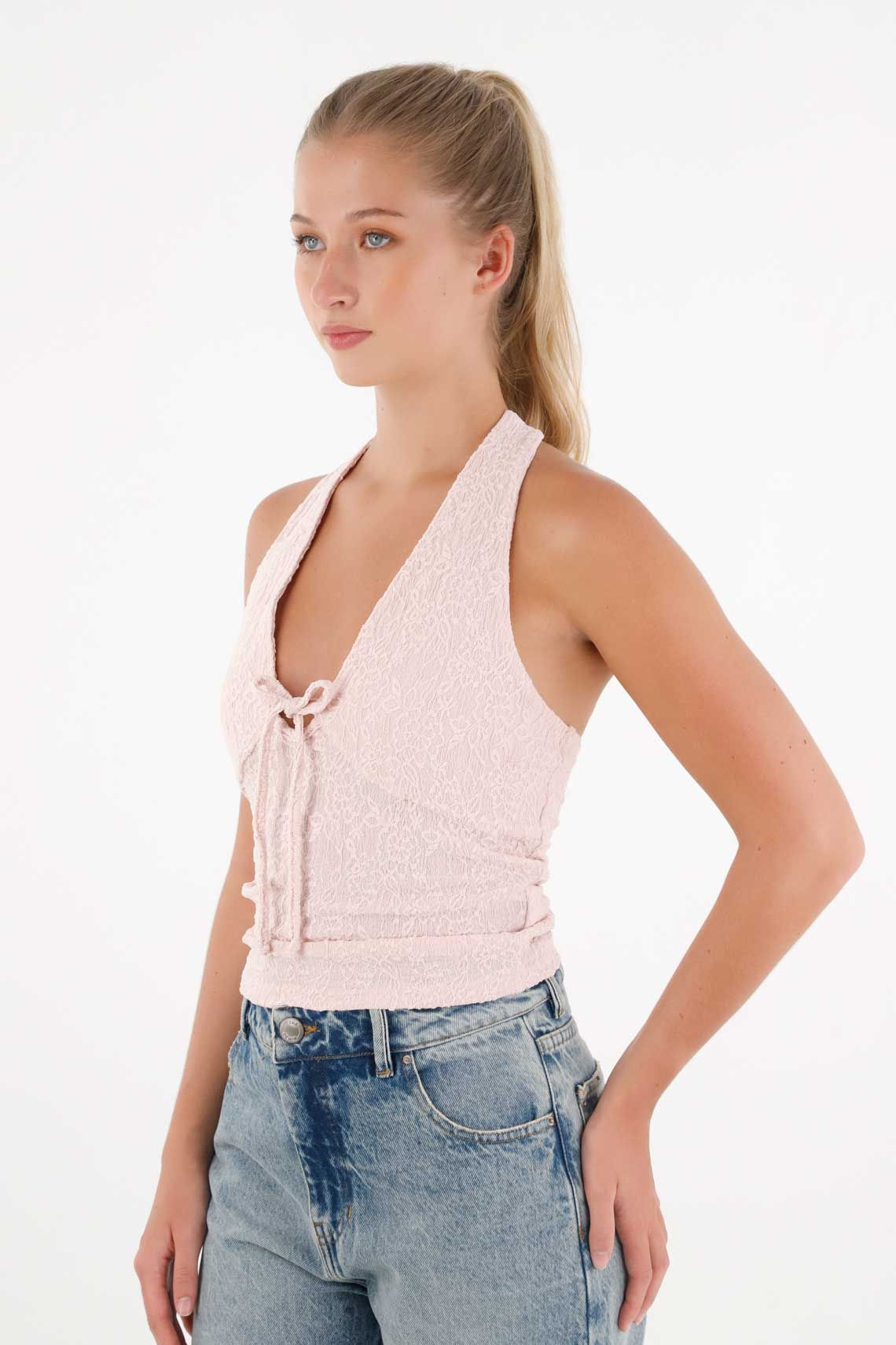 Camiseta con escote en espalda rosada para mujer