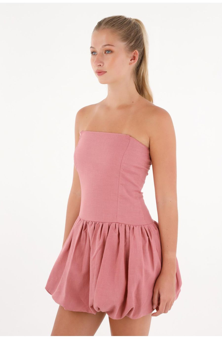 Vestido corto strapless rosado para mujer