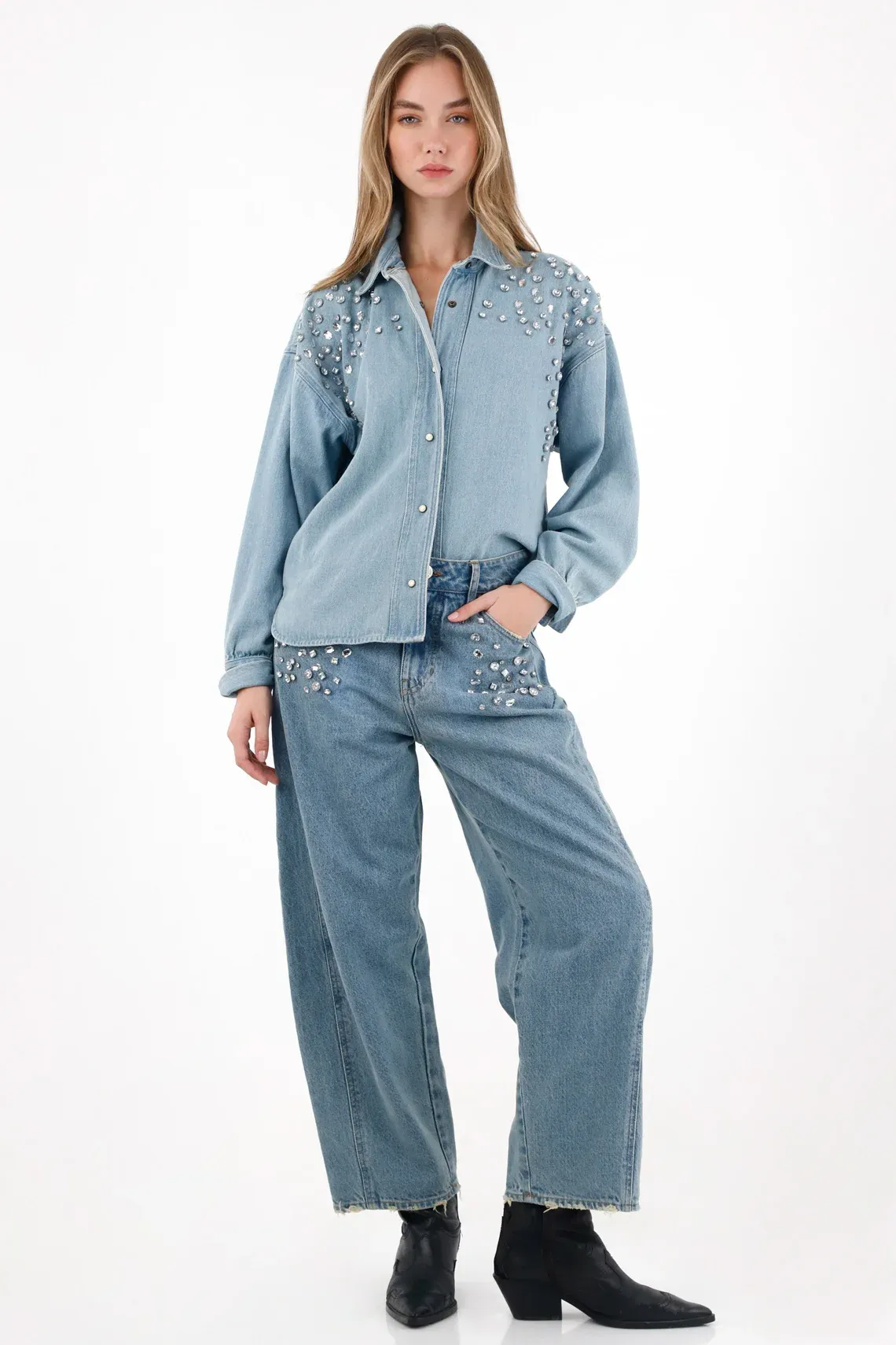 Chaqueta en denim con apliques brillantes para mujer