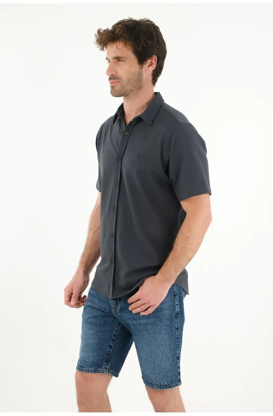 Bermuda en denim tono medio para hombre