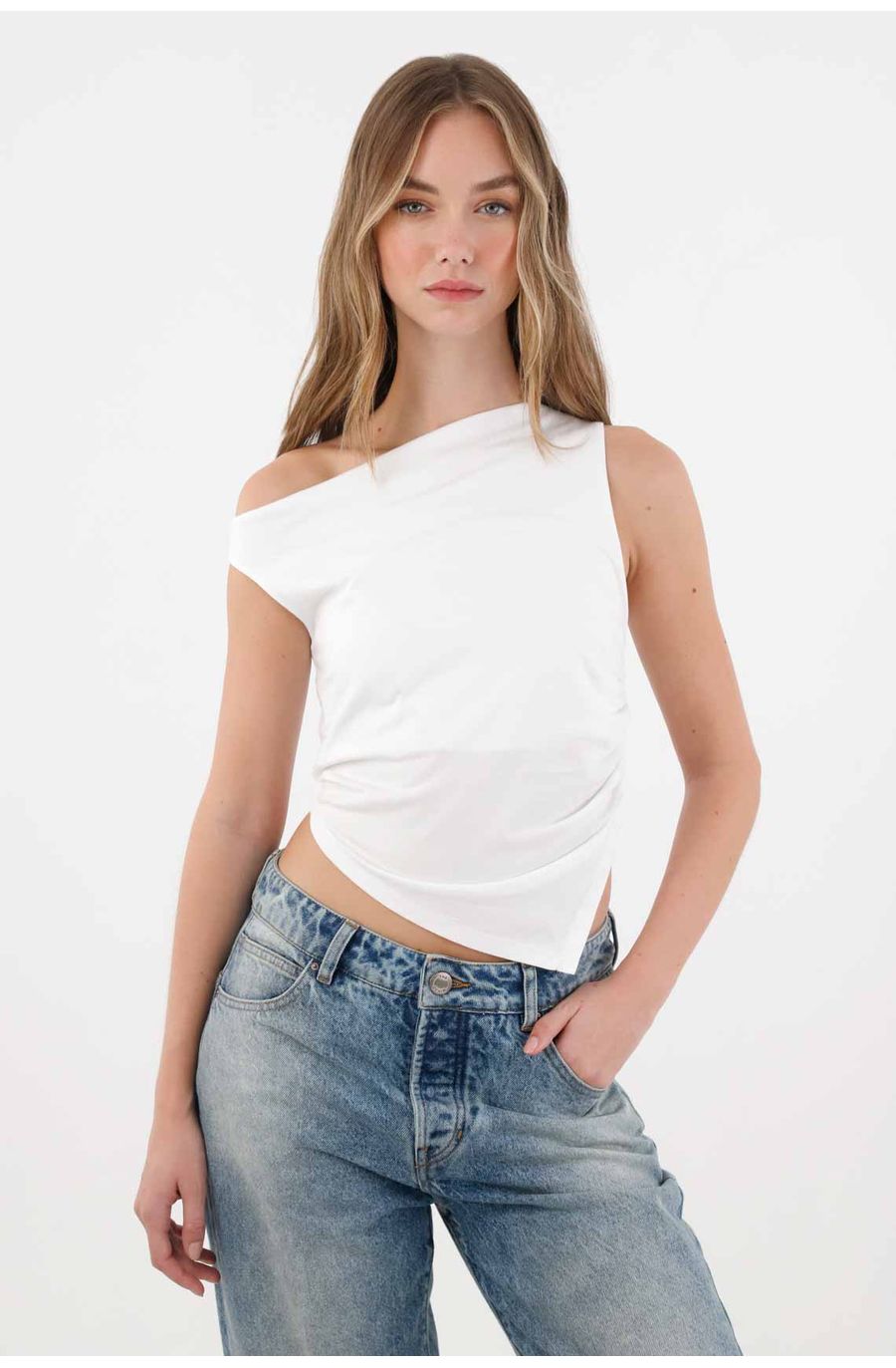 Camiseta crop en rib blanca con textura ligera para mujer con acabado suave