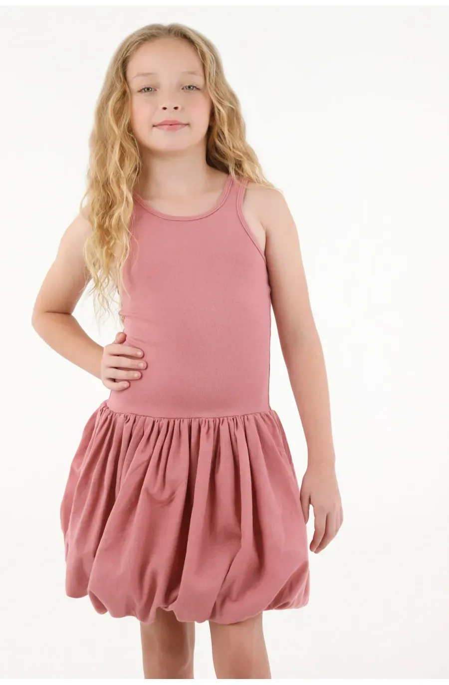 Vestido con falda abombachada rosado para niña