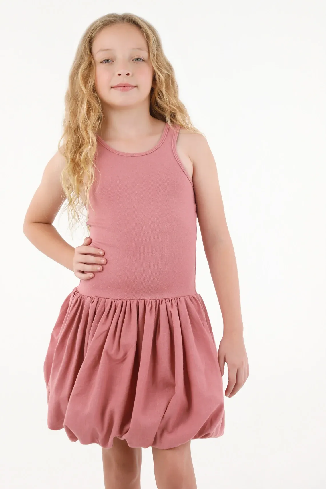 Vestido con falda abombachada rosado para niña