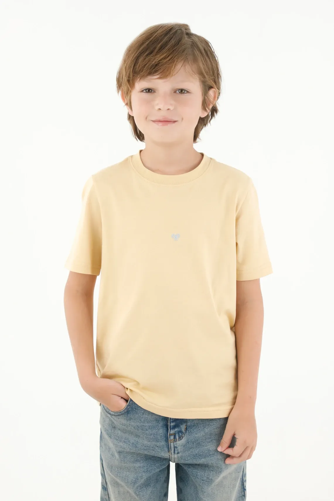 Camiseta básica con mini print café para niño