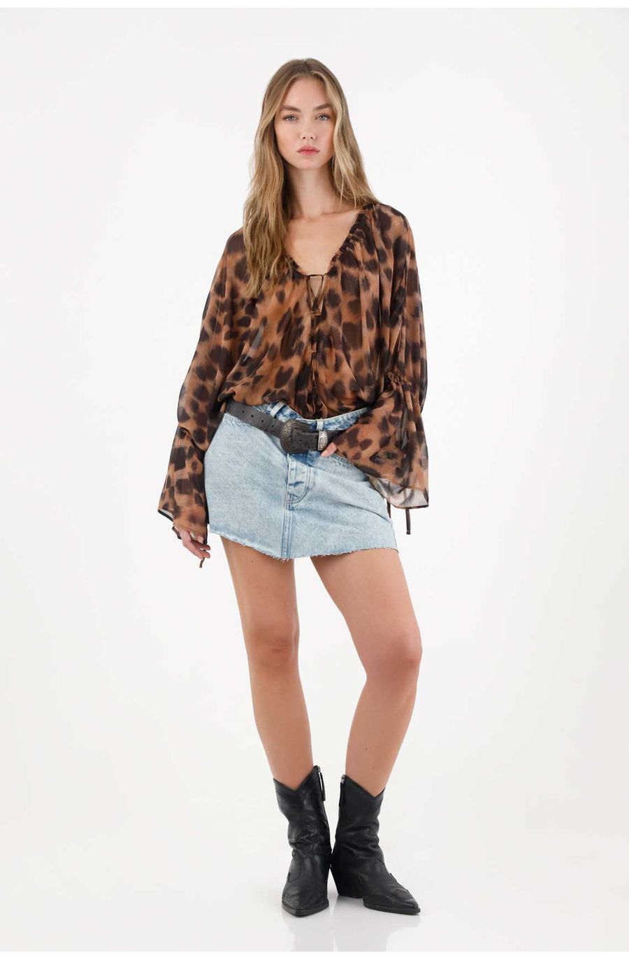 Camisa animal print con leve transparencia para mujer