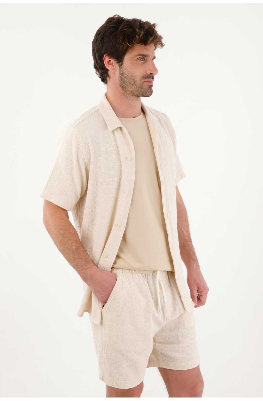 Bermuda tipo chino con textura crudo para hombre