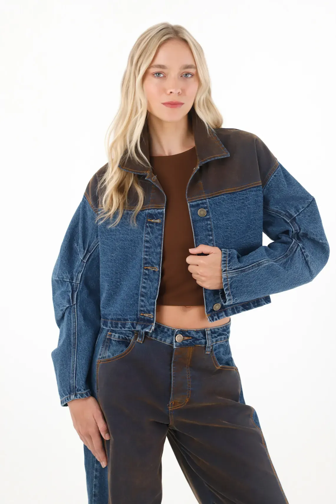 Chaqueta crop con tela en contraste para mujer